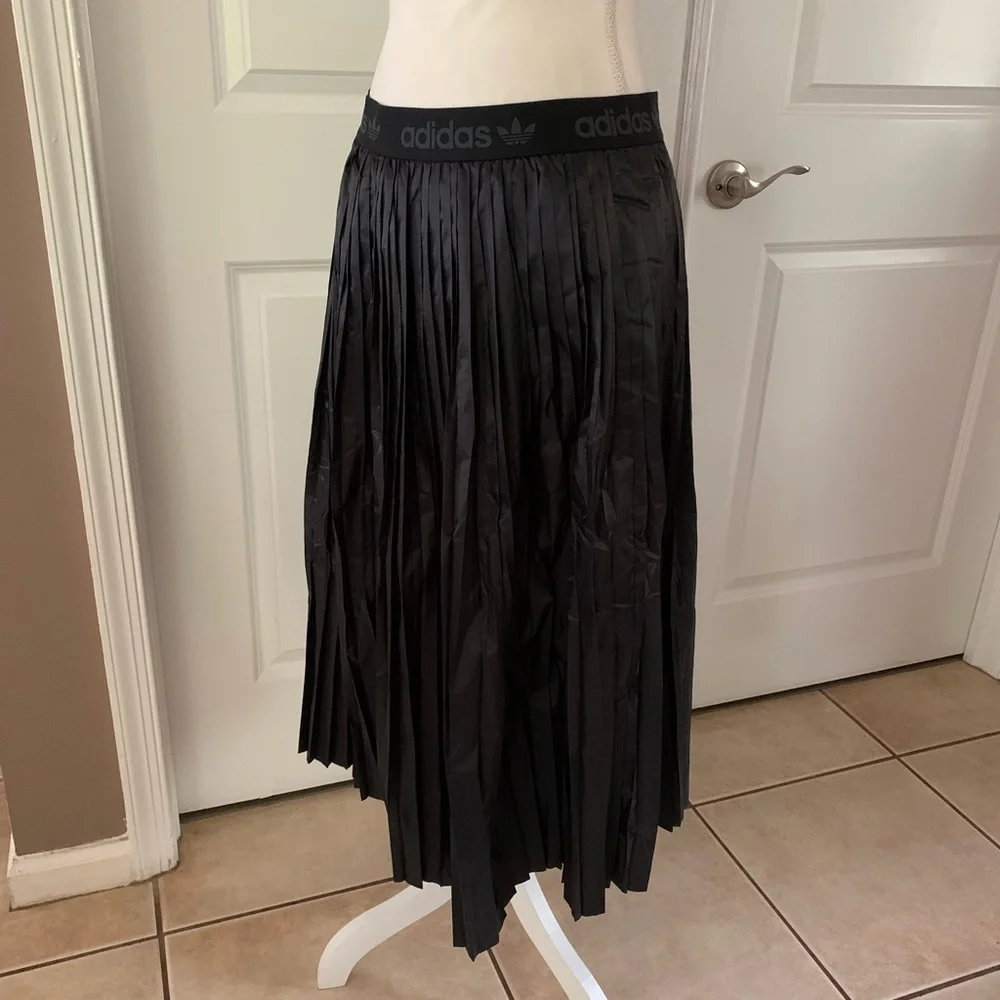 Adidas Originals Pleated Ripstop Skirt In Black - Picture 9 of 13